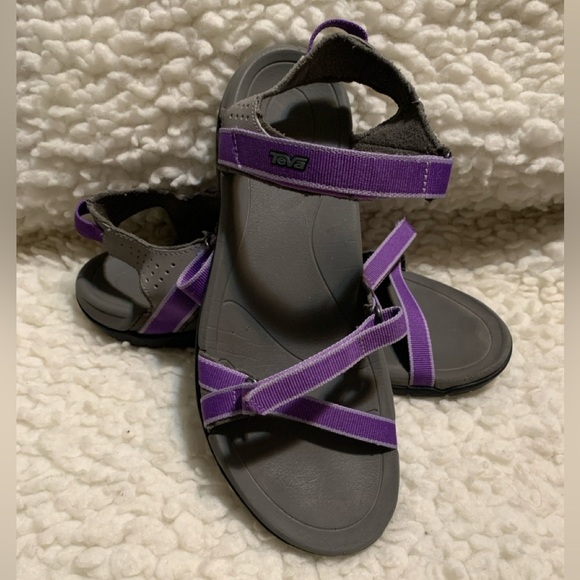 Teva Verra Sandals, size 9.5 - Picture 2 of 7